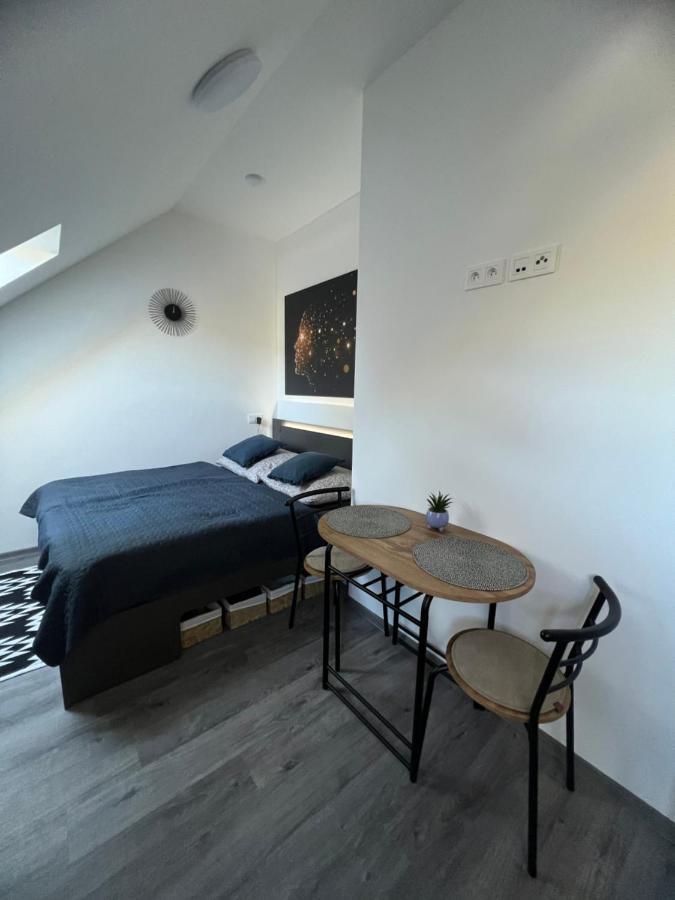 Hobiti Apartman - Frodo Černá v Pošumaví Extérieur photo